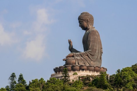 Tian_Tan_Buddha_by_Beria.jpg